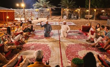 Spettacolo folkloristico nel deserto di notte a Dubai